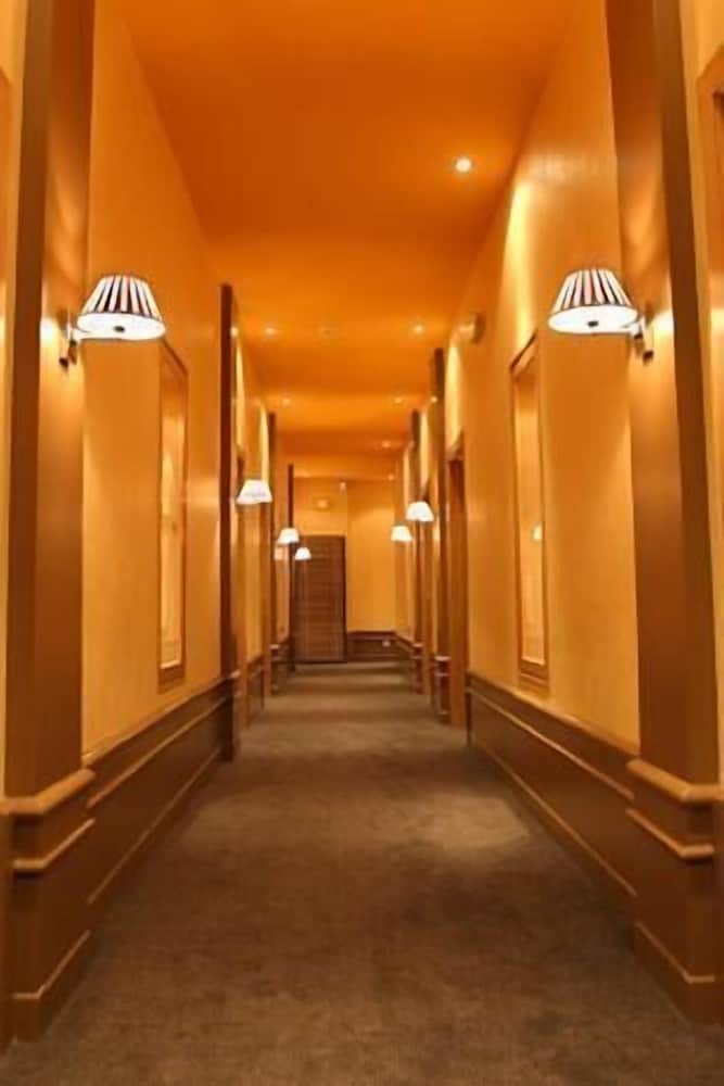 TANA Hotel 30/62