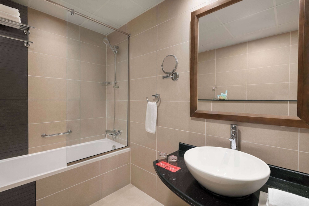 1 BEDROOM, SUITE