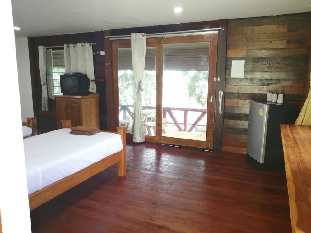 Jansom Beach Resort 44/67
