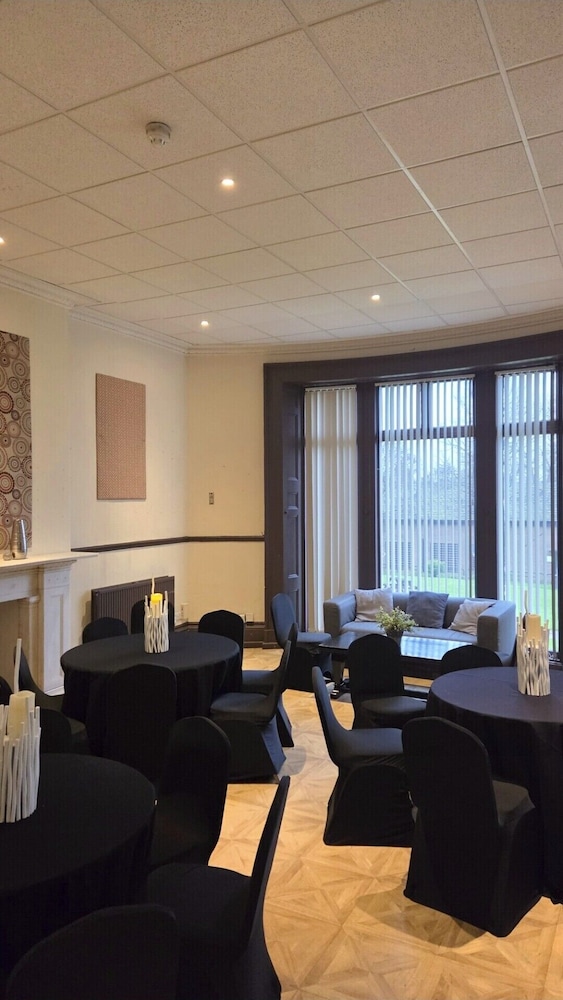 Devonshire House Hotel 23/50