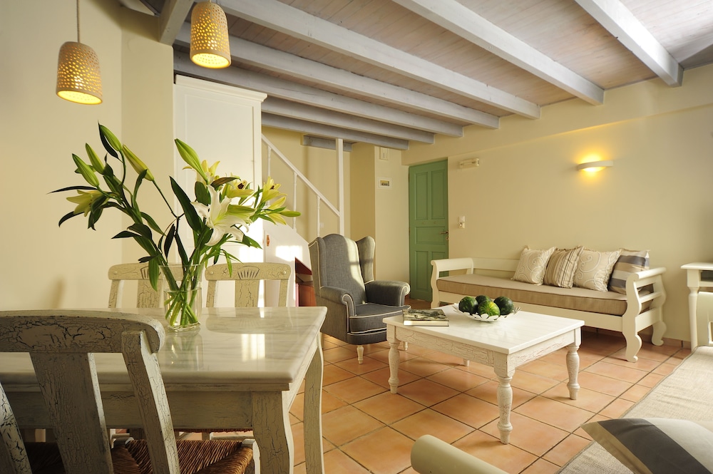 Mythos Suites Hotel 41/68