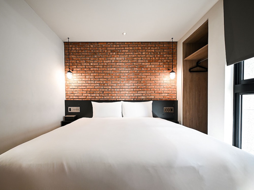 Check Inn Hotel 29/70