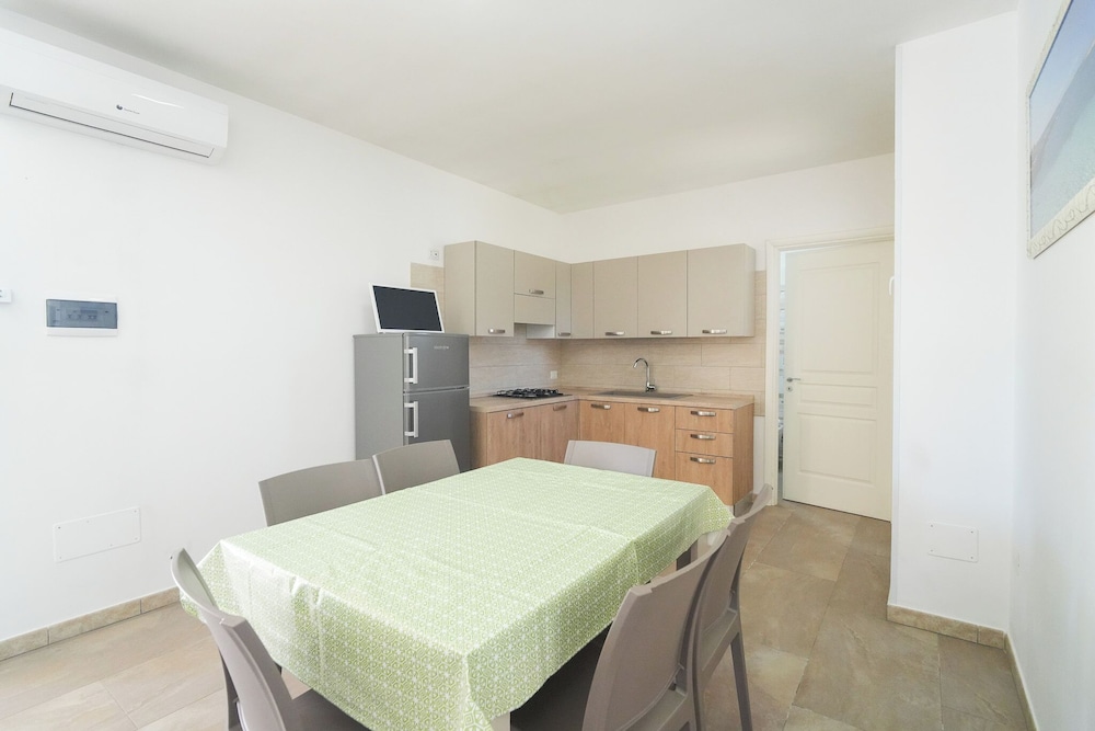 جناح ديلوكس بثلاثة أسرّة وسرير كوين مع أريكة، Residence La Pineta - Campsite 7/10