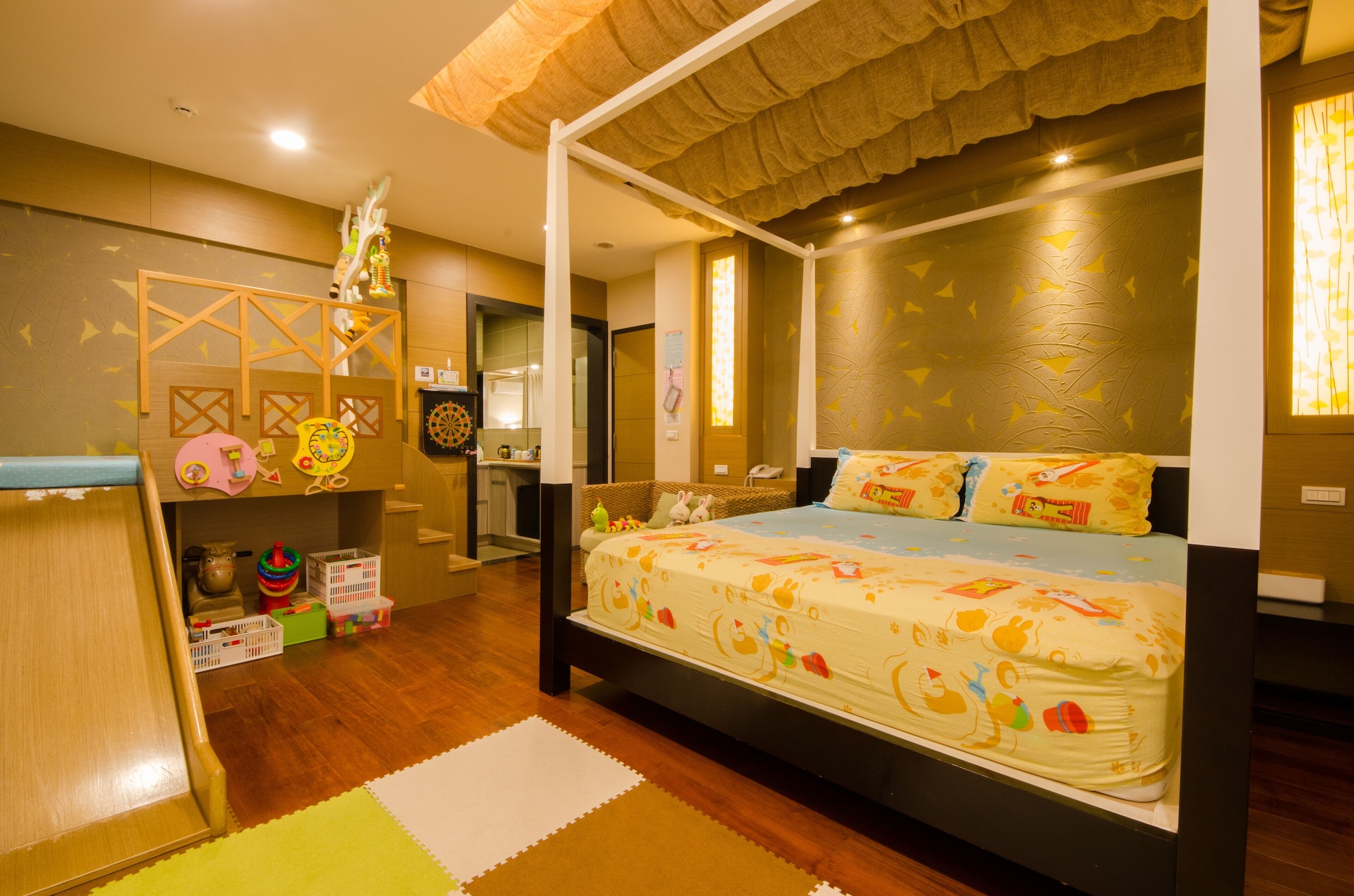غرفة عائلية ثلاثية بسرير كوين وسرير فردي بغرفة نوم واحدة بحوض استحمام، Easylife B&B 2/4