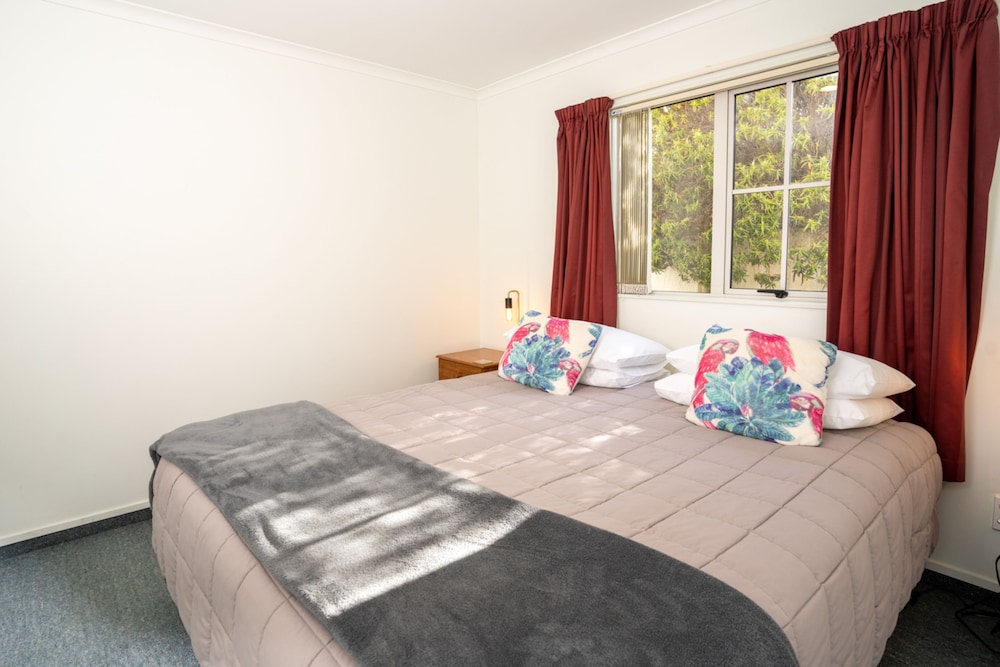 Alexandra Heights Motel 10/57