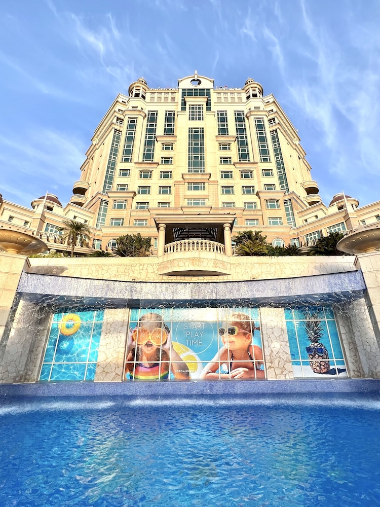 Swissotel Al Murooj Dubai in DUBAI