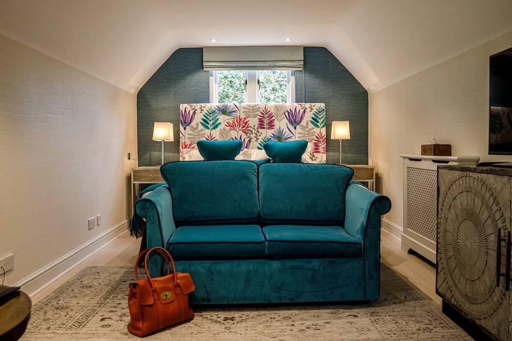 Langshott Manor 42/76