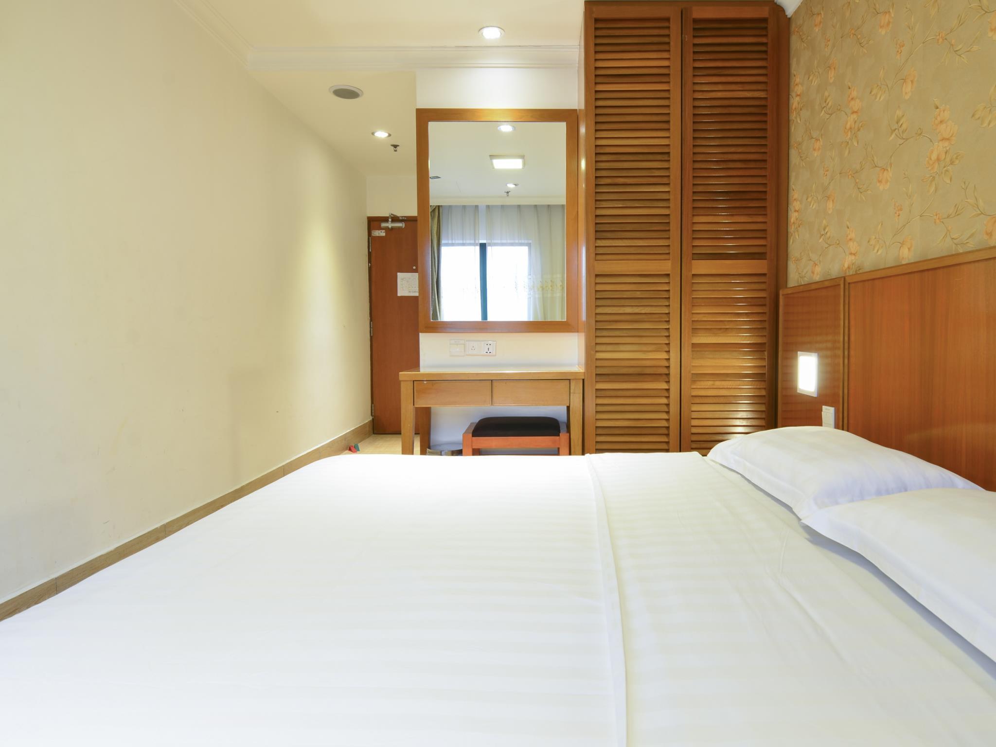 Standard, King Bed, No Window