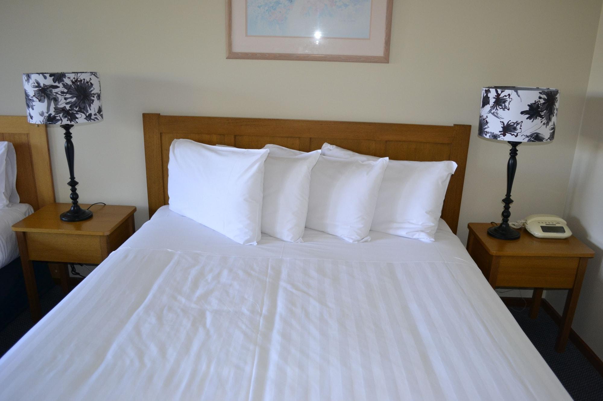 Sunnymead Hotel 25/48