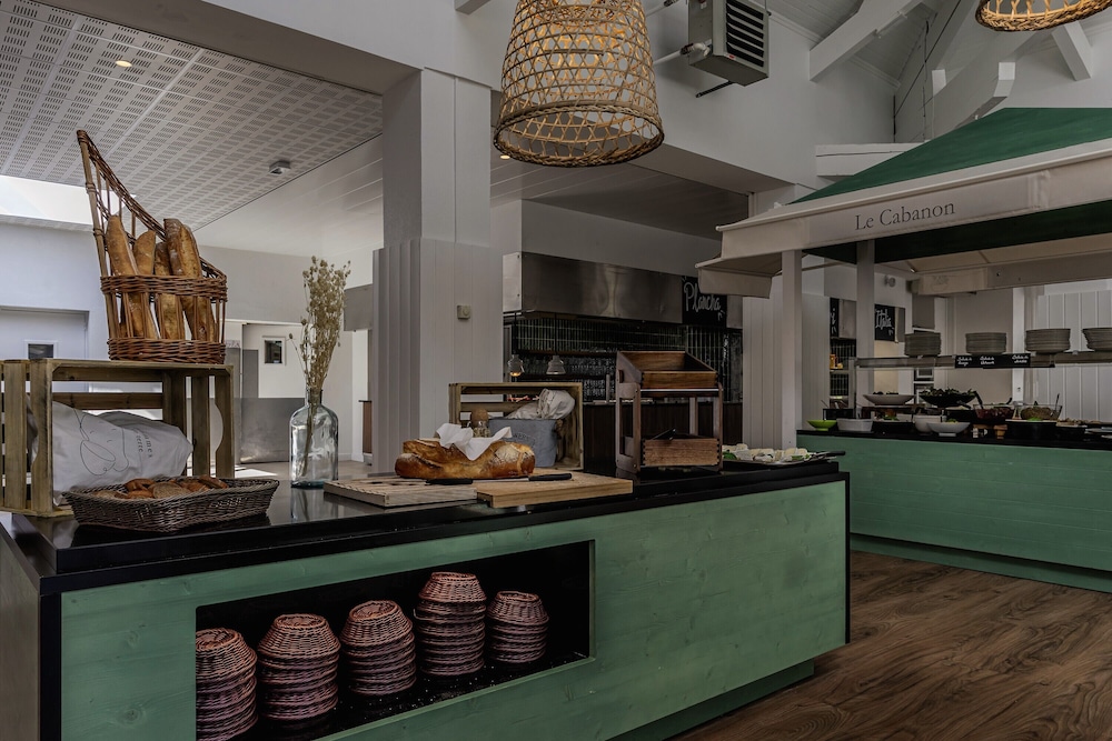 restaurant cafeteria