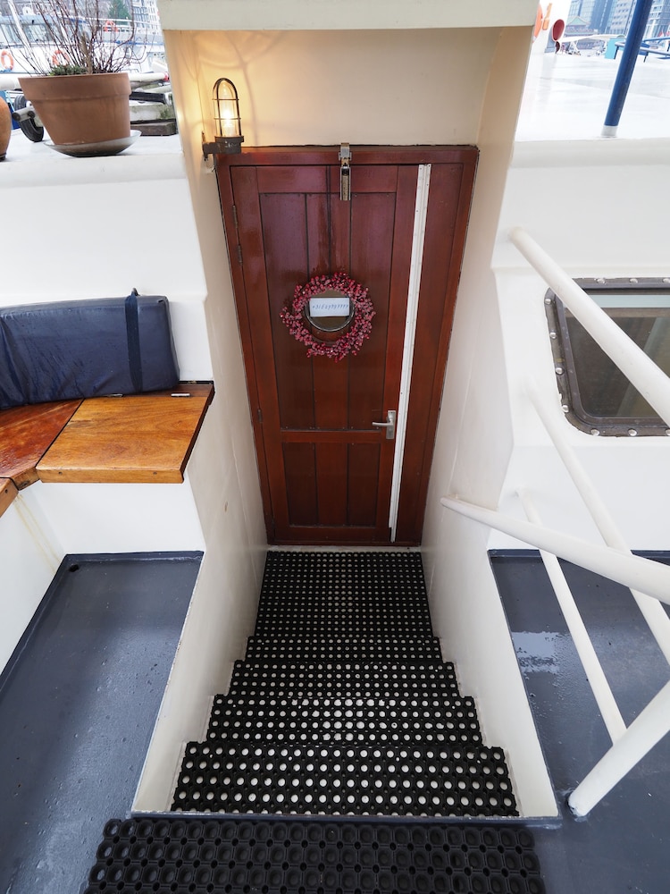 Hotelschip Sarah 13/36