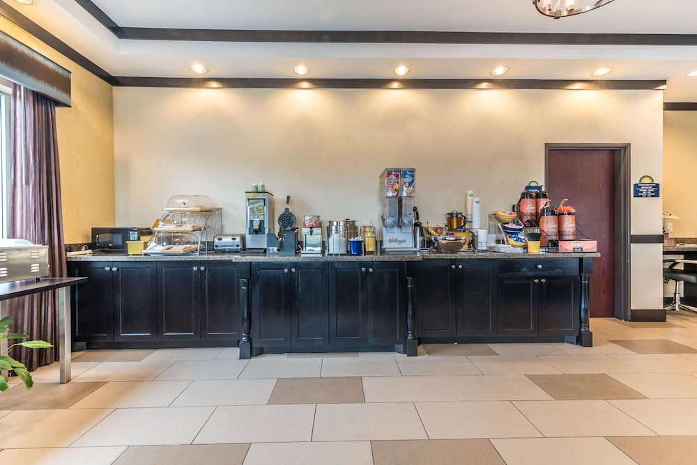 Days Inn & Suites by Wyndham Mineral Wells 7/37