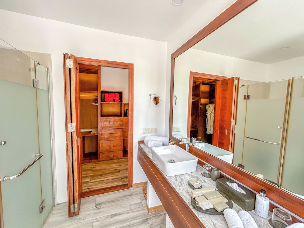 Kudafushi Resort and Spa 54/56