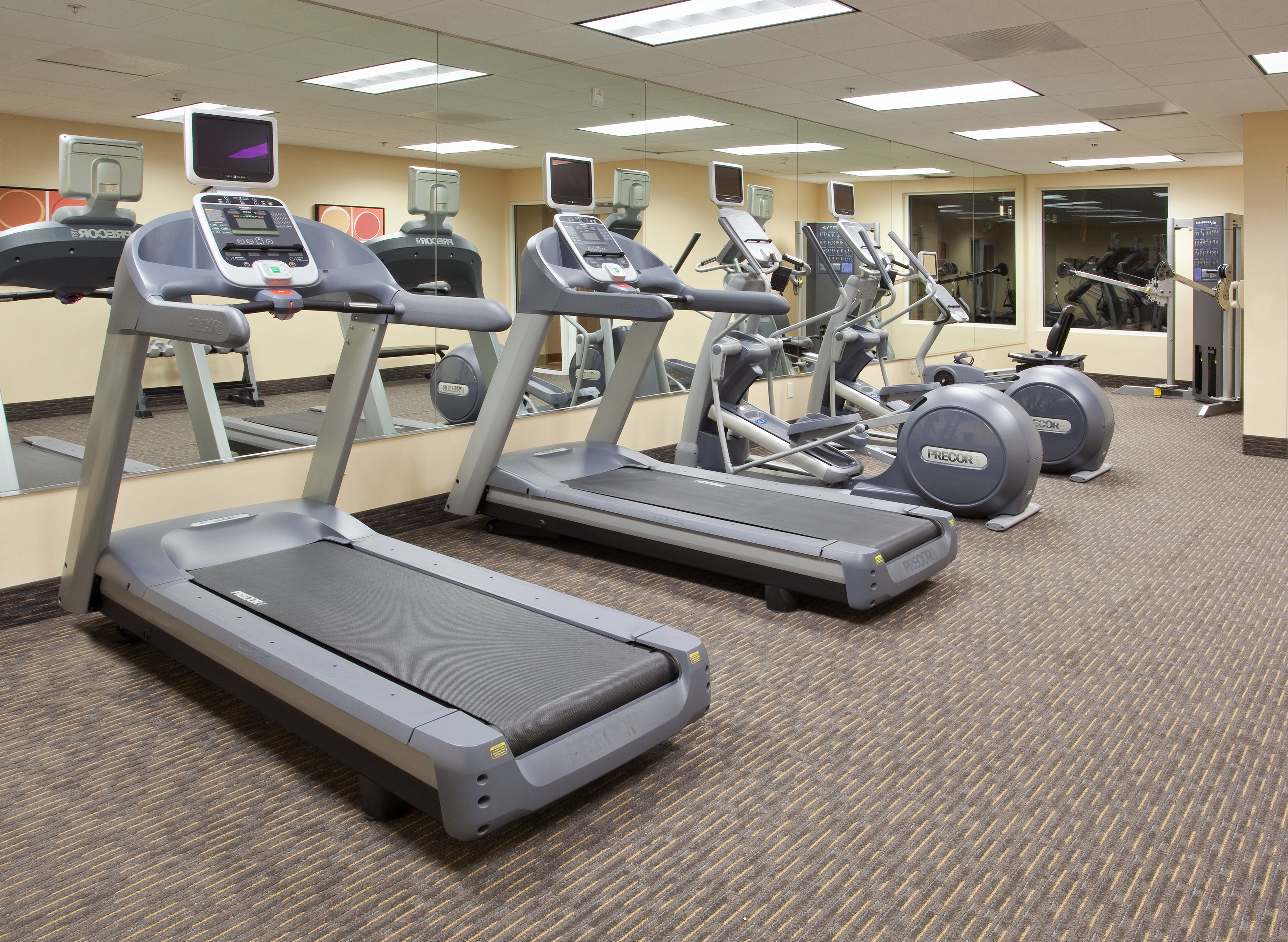 Holiday Inn Hotel Suites Oakland Airport 33/77