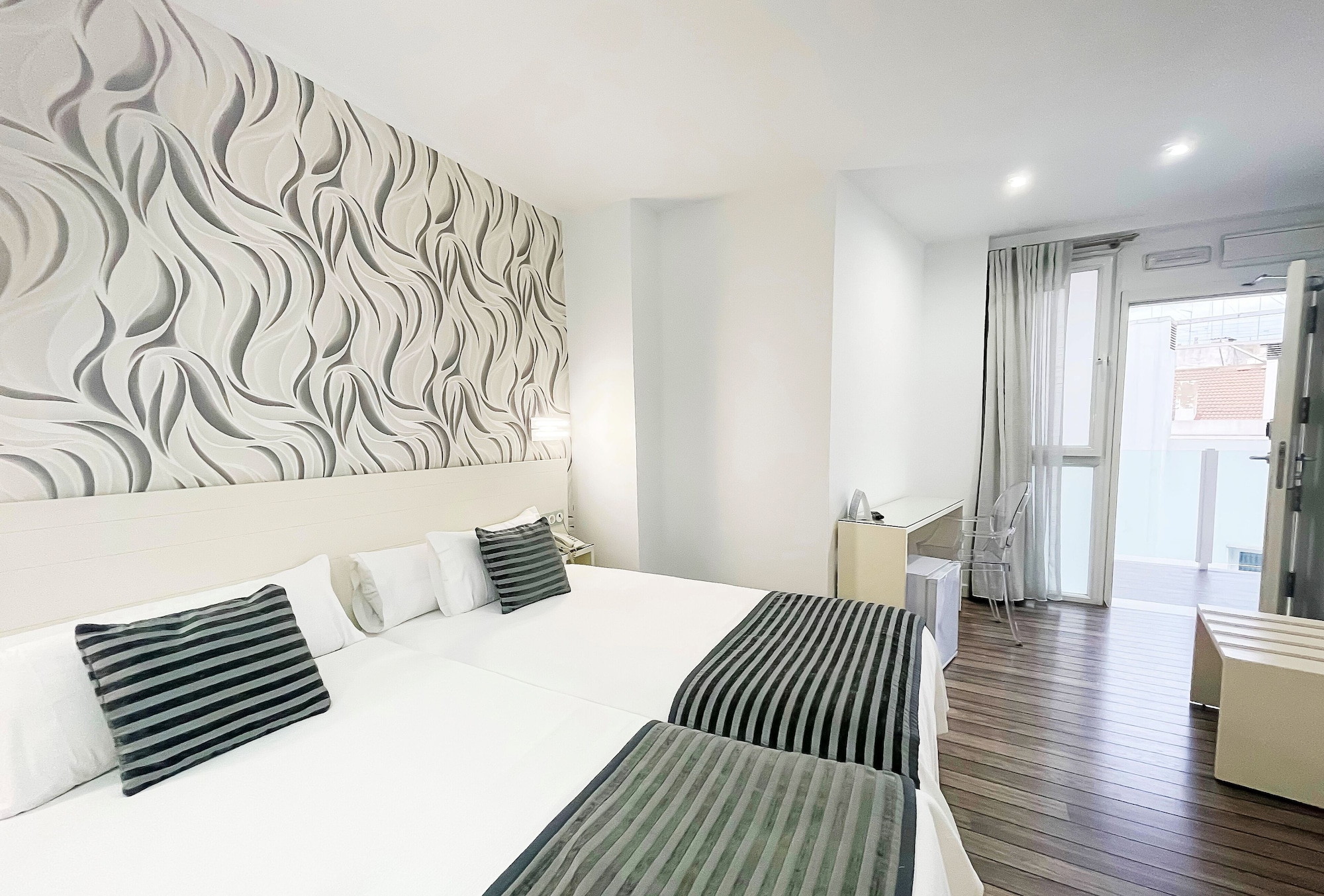 STANDARD, DOUBLE OR TWIN BED