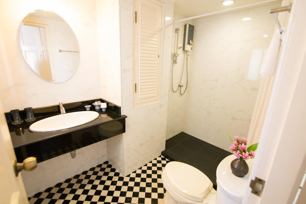 SSIP Boutique Dhevej Bangkok 49/50