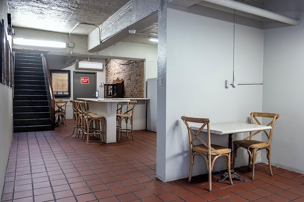 Gardner Hotel & Hostel 34/49
