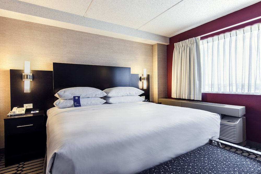 Delta Hotels By Marriott Fargo 8/53