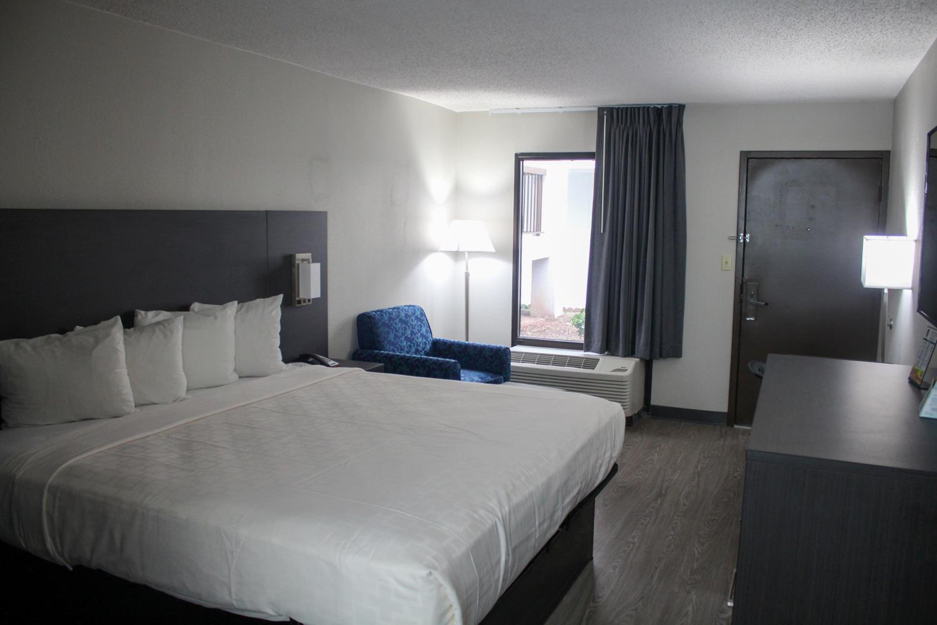 Efficiency, Suite, King Bed