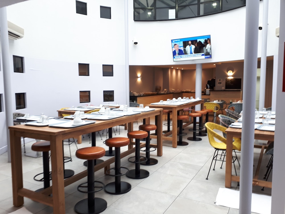 restaurant cafeteria