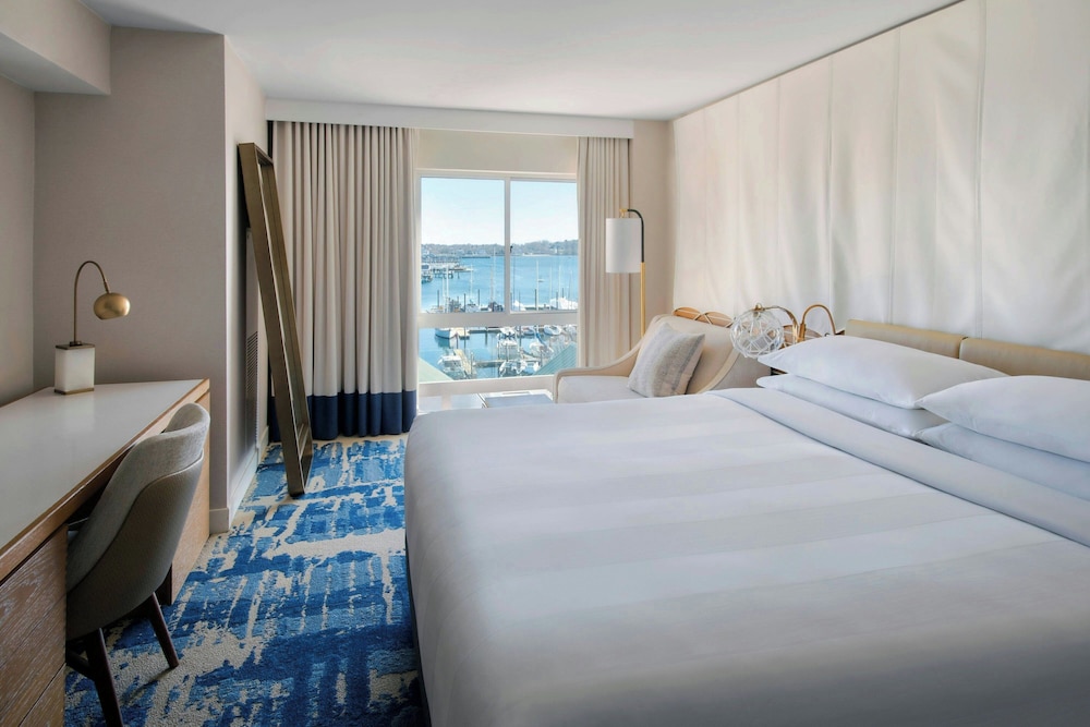 Room, King Bed, Water View