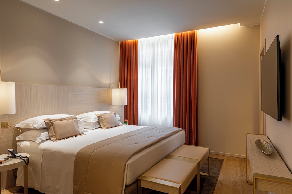 2 BEDROOMS, DELUXE, APARTMENT, DUOMO VIEW