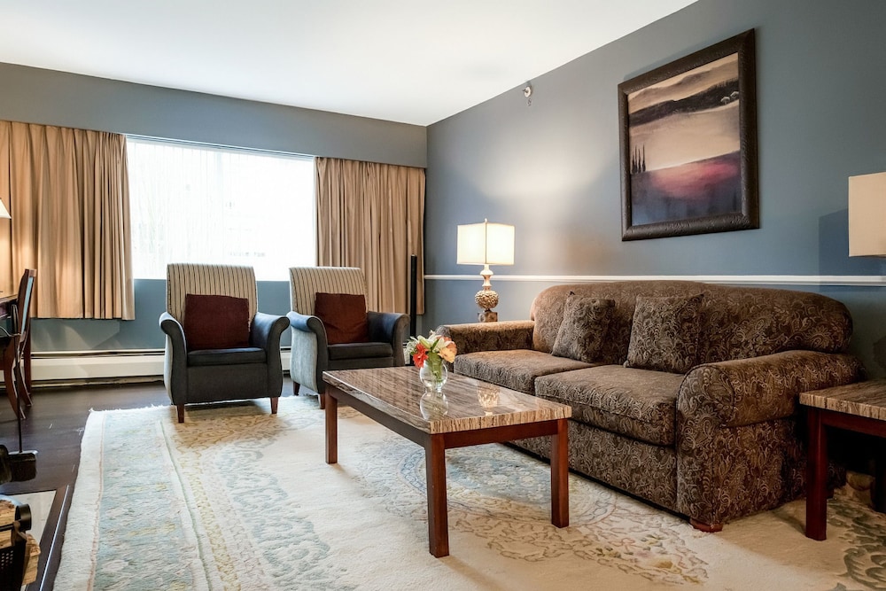 The Rosellen Suites At Stanley Park 43/74