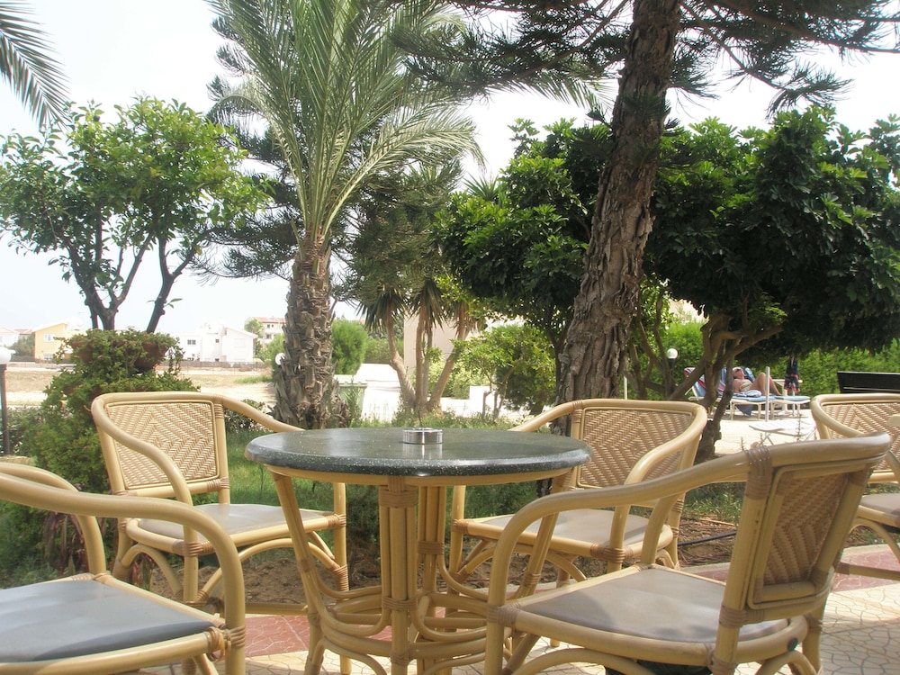 DebbieXenia Hotel Apartments 29/45