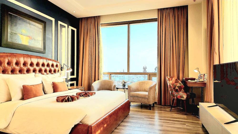 EXECUTIVE, KING BED, WITH EXTRA BED, CITY VIEW