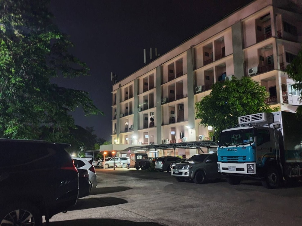 Rich Hotel 20/27