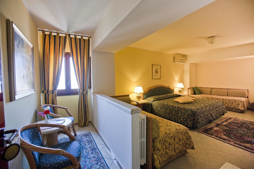 Hotel Elimo 24/72