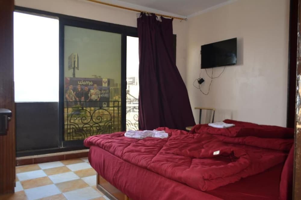 Oasis Hotel 9/50