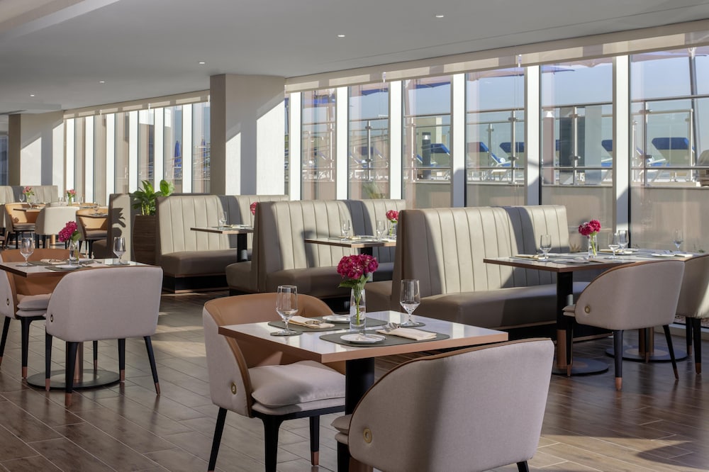 Avani+ Palm View Dubai Hotel & Suites 36/50