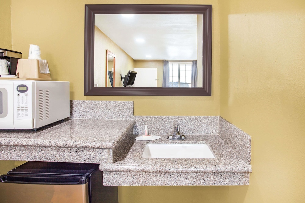 Super 8 By Wyndham Redlands/San Bernardino 15/25