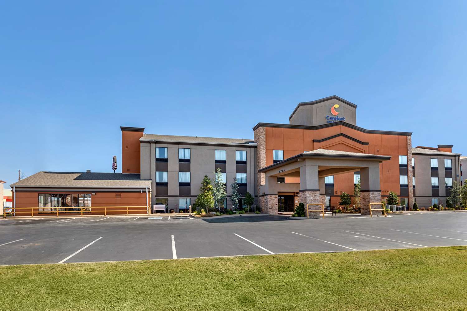 Comfort Inn and Suites Pauls Valley - City Lake 18/18