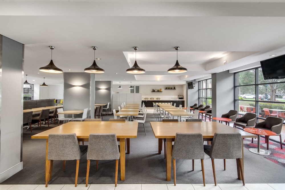 Mercure Sydney Macquarie Park 49/64