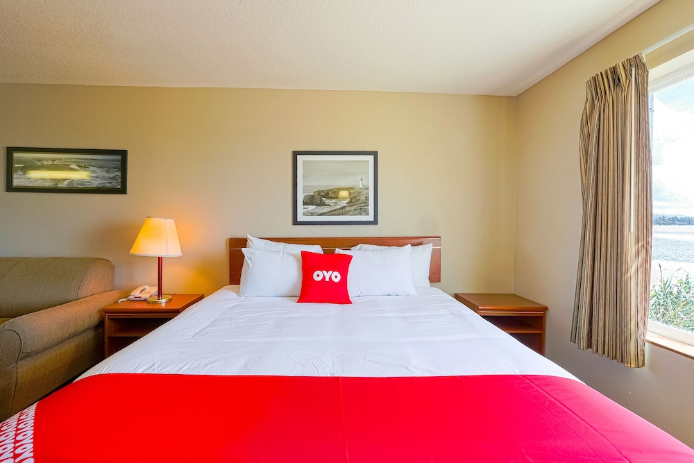 Siletz Bay Beachfront Hotel by OYO Lincoln City 30/71