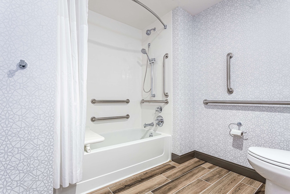 Hampton Inn & Suites Kittery-Portsmouth 9/45