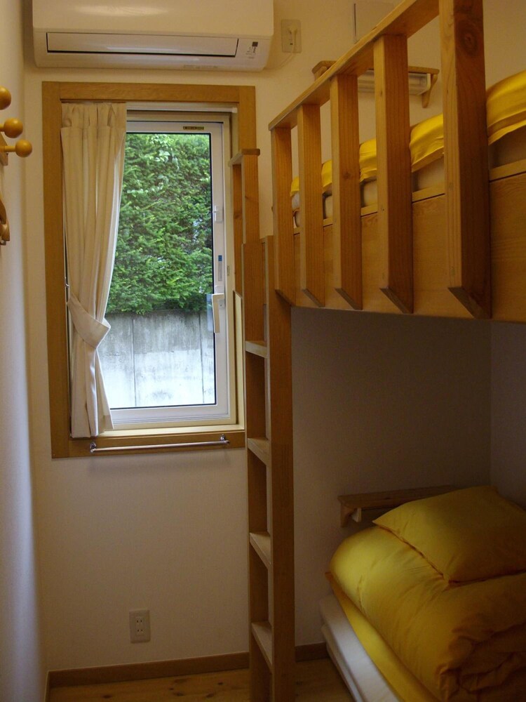 Lodge Orange Cabin 31/63