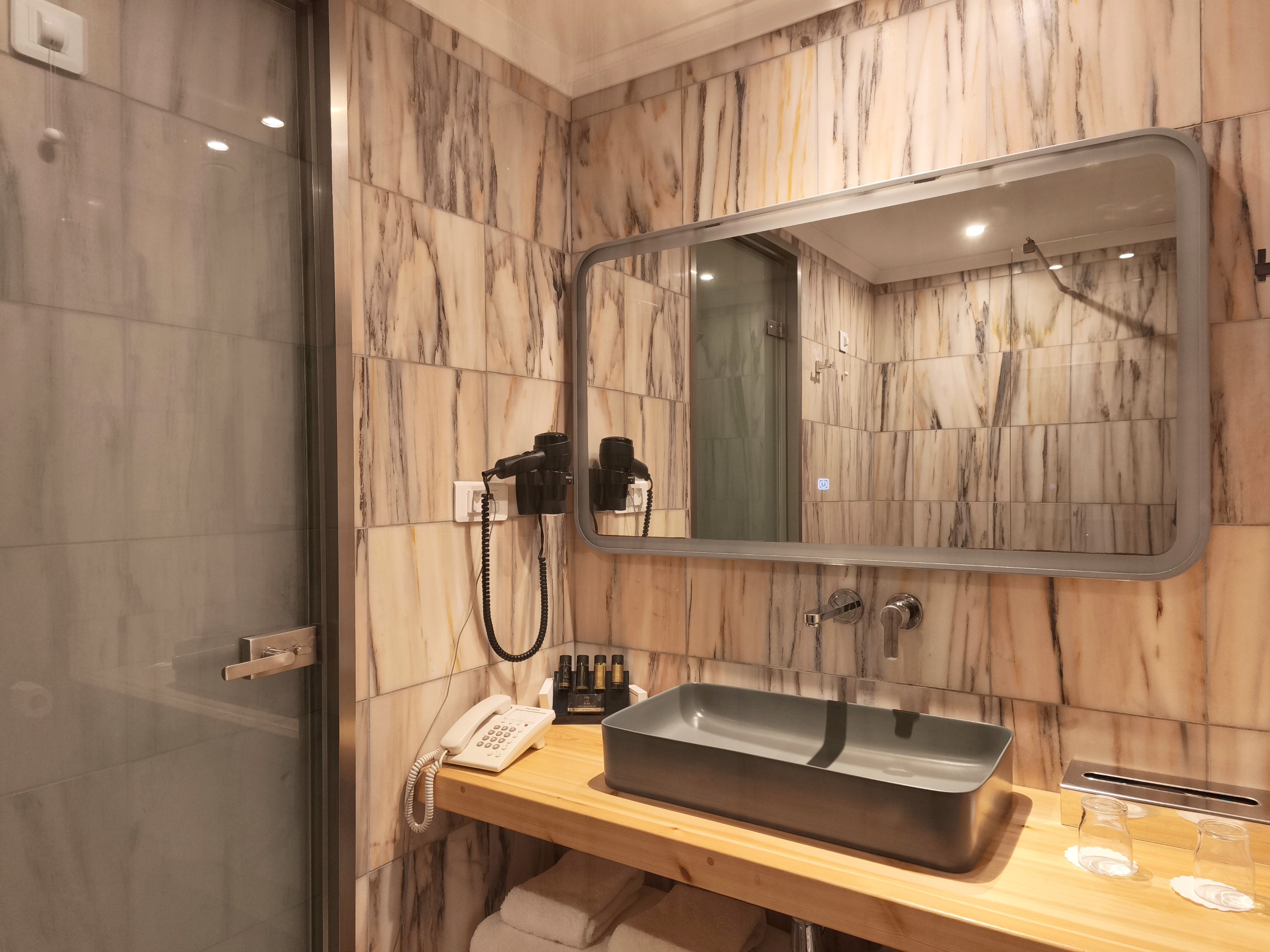 جناح بريميوم بغرفتي نوم، Hotel Europa Olympia 8/8