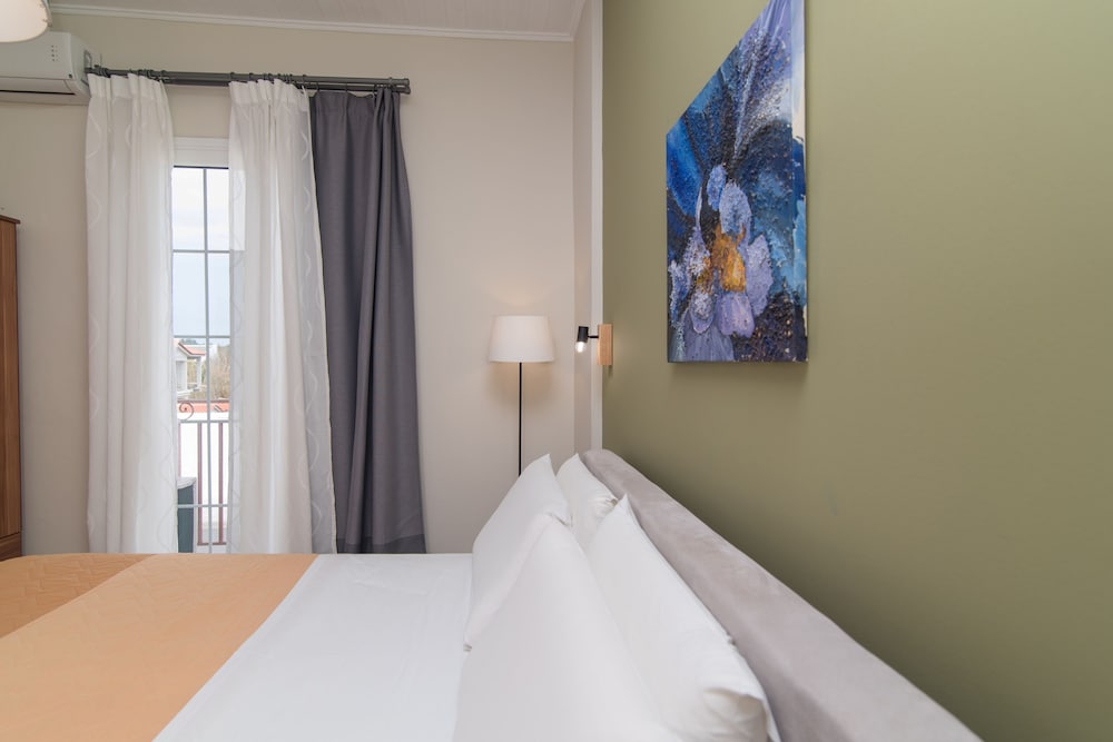 Lemonia Accommodations 15/50