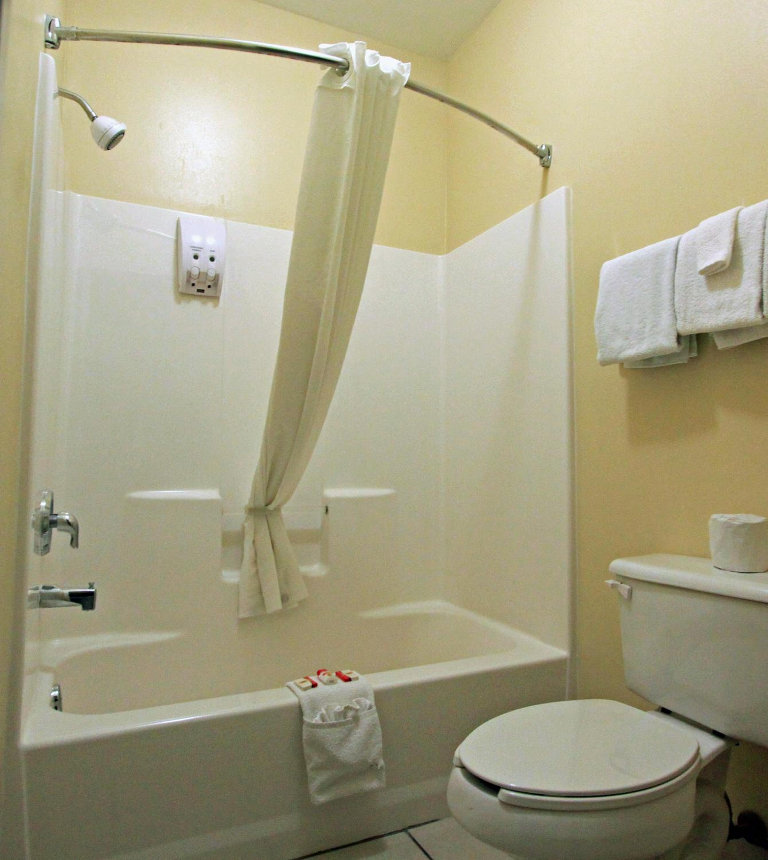 غرفة بسريرين كوين للمدخنين، Texas Inn and Suites McAllen 3/3