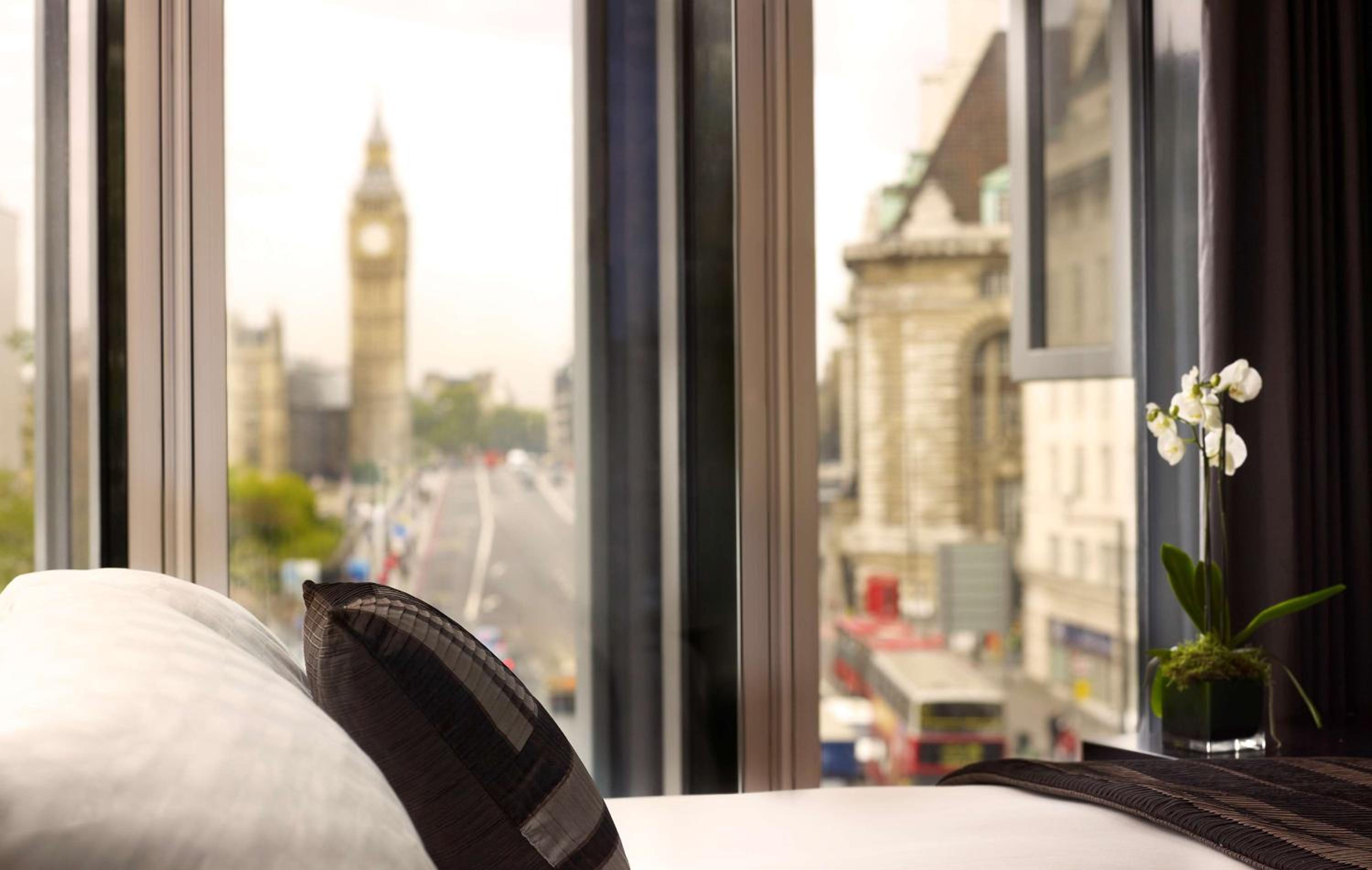 1 Bedroom, Family Suite, King Bed, Big Ben View, 2 Sofa