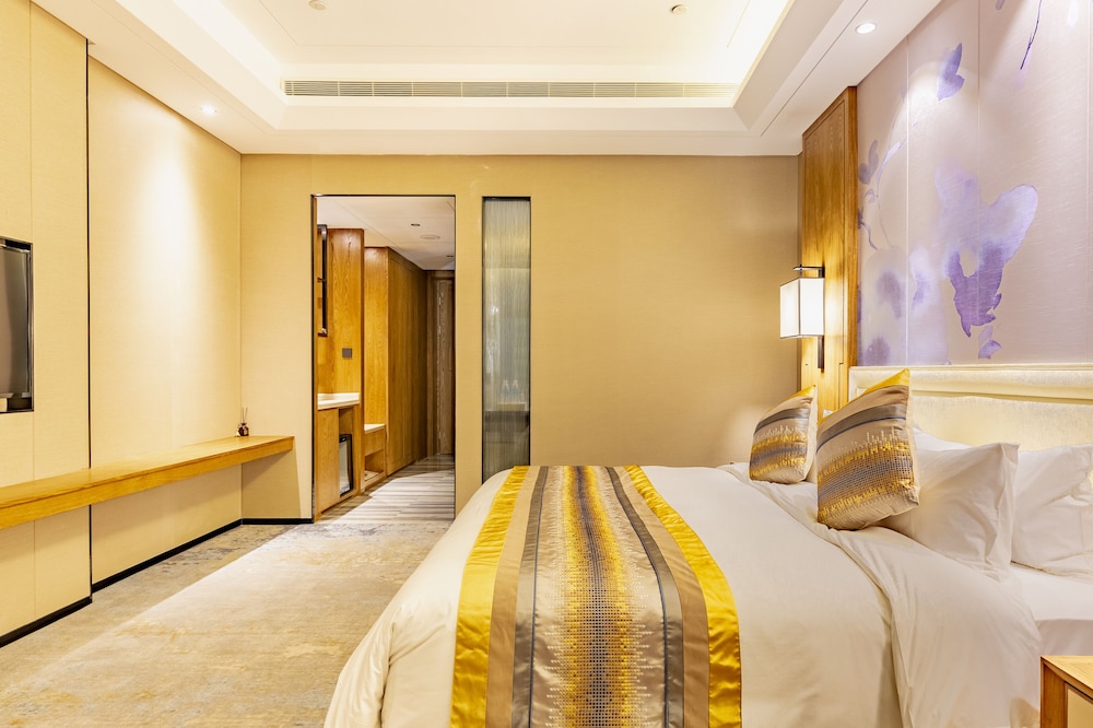 DELUXE, DOUBLE BED, LAKE VIEW