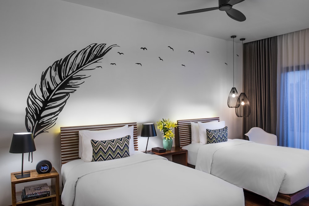 The Aviary Hotel 18/50