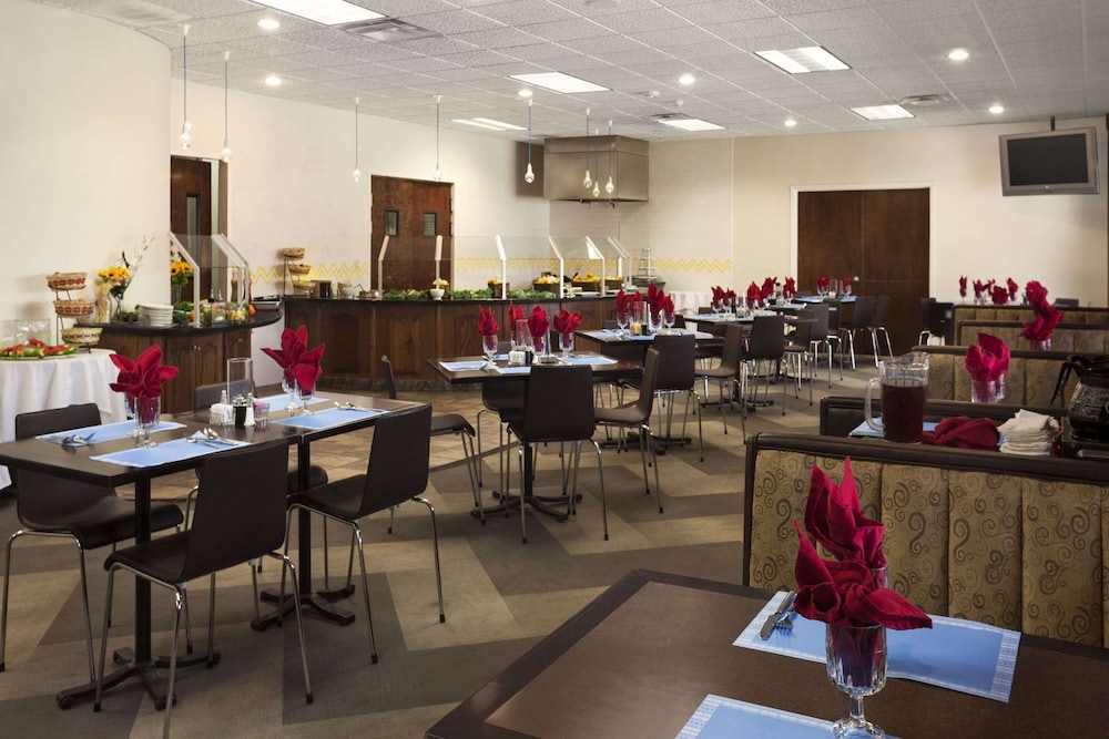 Ramada By Wyndham Del Rio 24/38