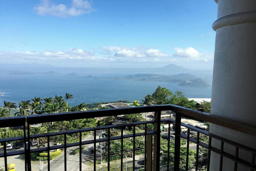 Summit Ridge Tagaytay 72/74