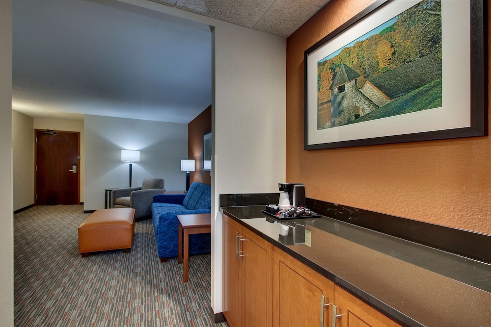 Drury Inn & Suites Iowa City Coralville 50/50