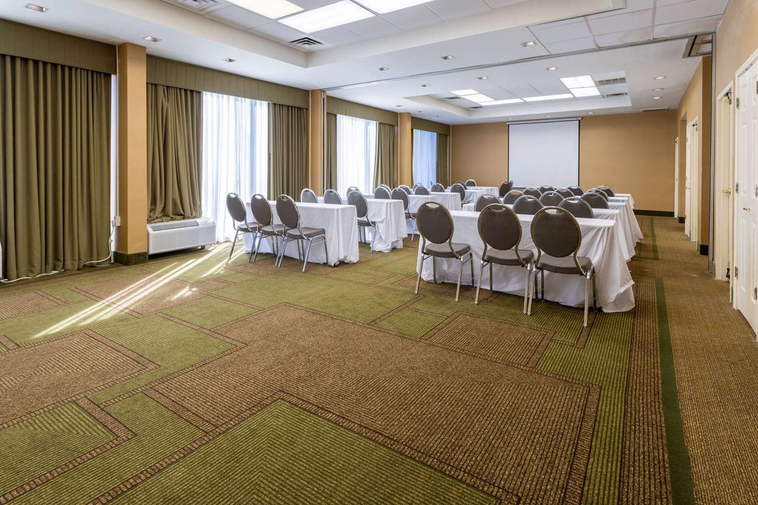 La Quinta Inn & Suites by Wyndham Kingsport Tri-Cities 16/18
