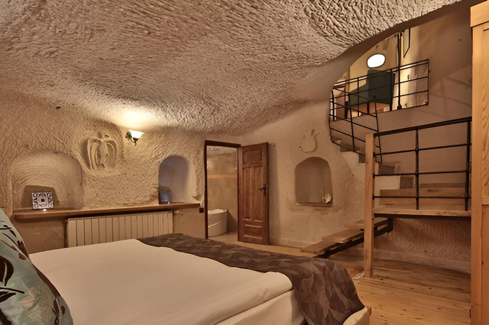 La Casa Cave 18/50